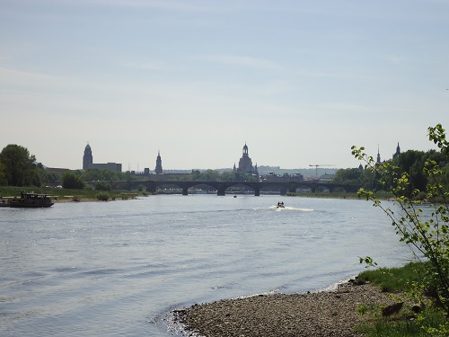 Vue sur l'Elbe et la Frauenkirche (glise Notre-Dame)  Dresde